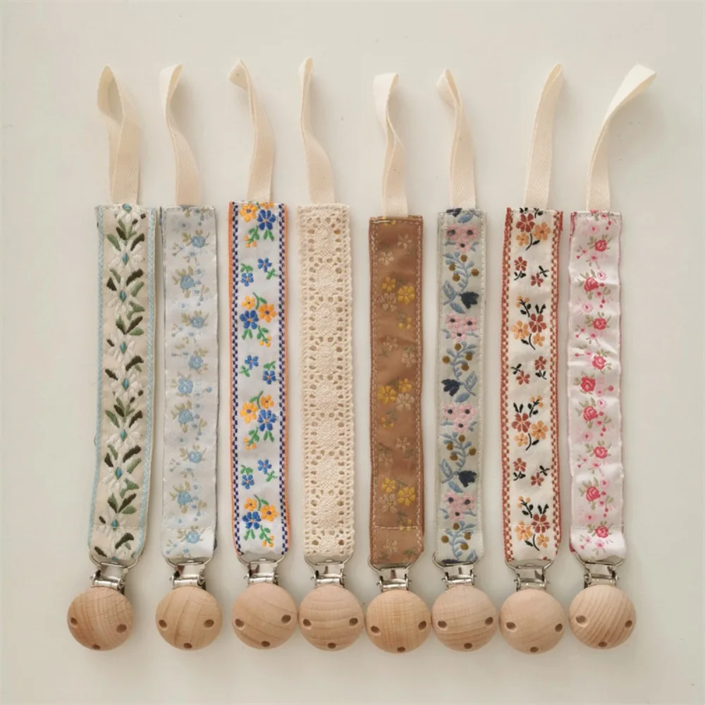สายคล้องจุกหลอกเด็ก ลายปักไม้  - Baby Nursery Boy บทวิจารณ์และราคา
