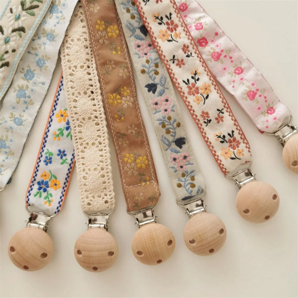 สายคล้องจุกหลอกเด็ก ลายปักไม้  - Baby Nursery Boy บทวิจารณ์และราคา